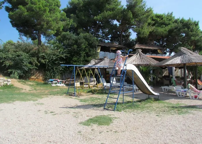 Family Mare Sveti Filip i Jakov