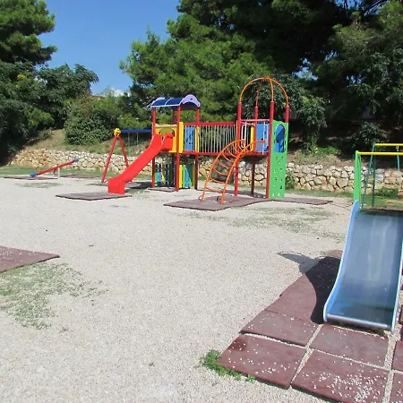 Family Mare Sveti Filip i Jakov