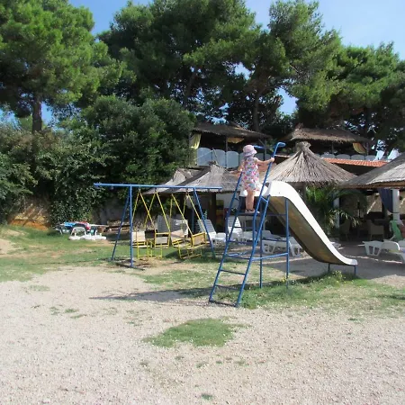 Family Mare Sveti Filip i Jakov