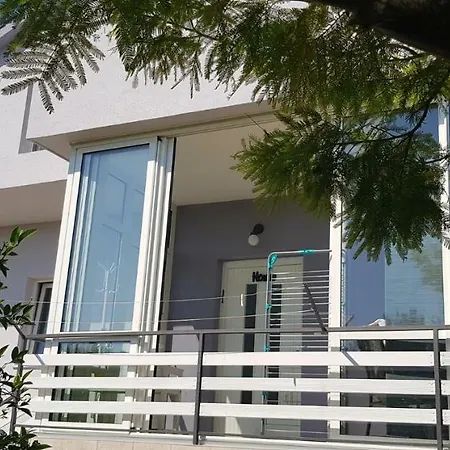 Family Mare Sveti Filip i Jakov