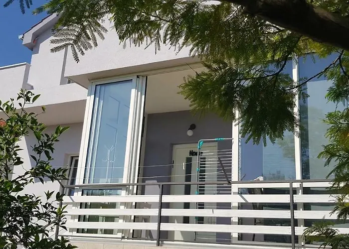 Family Mare Sveti Filip i Jakov